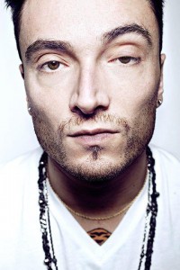 296190_120012618100018_103072926460654_78823_4846670_n-200x300 Apre Il Mondo del Rap!