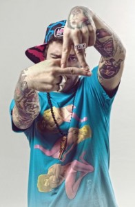 395105_10150446624386128_354592216127_8919217_677036369_n-196x300 [Curiosità] Fedez è illuminato? Ecco la risposta...