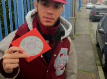 [Testo] Emis Killa – Sulla luna (intro)