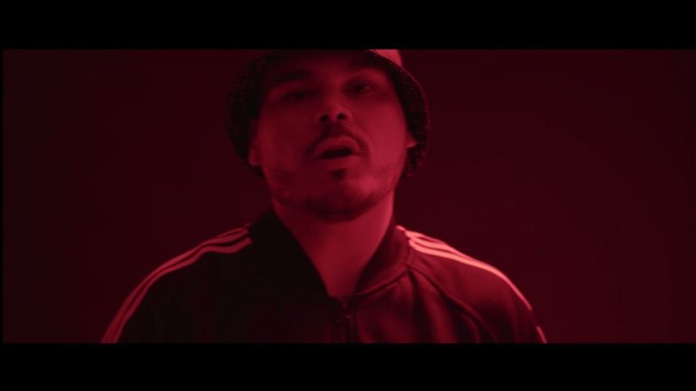 Fuori ora il video di Iconic di Ensi estratto da V in uscita l'1 Settembre.