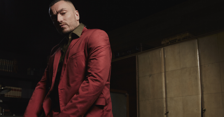 Gué Pequeno intervistato da Rolling Stones parla di Gentleman, della nuova scuola hip hop italiana, Fedez, Gucci e il futuro dei Club Dogo