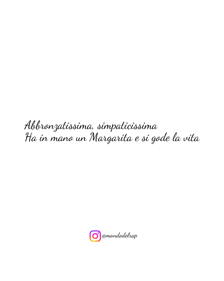 Citazione Anna 30°C Abbronzatissima, simpaticissima Ha in mano