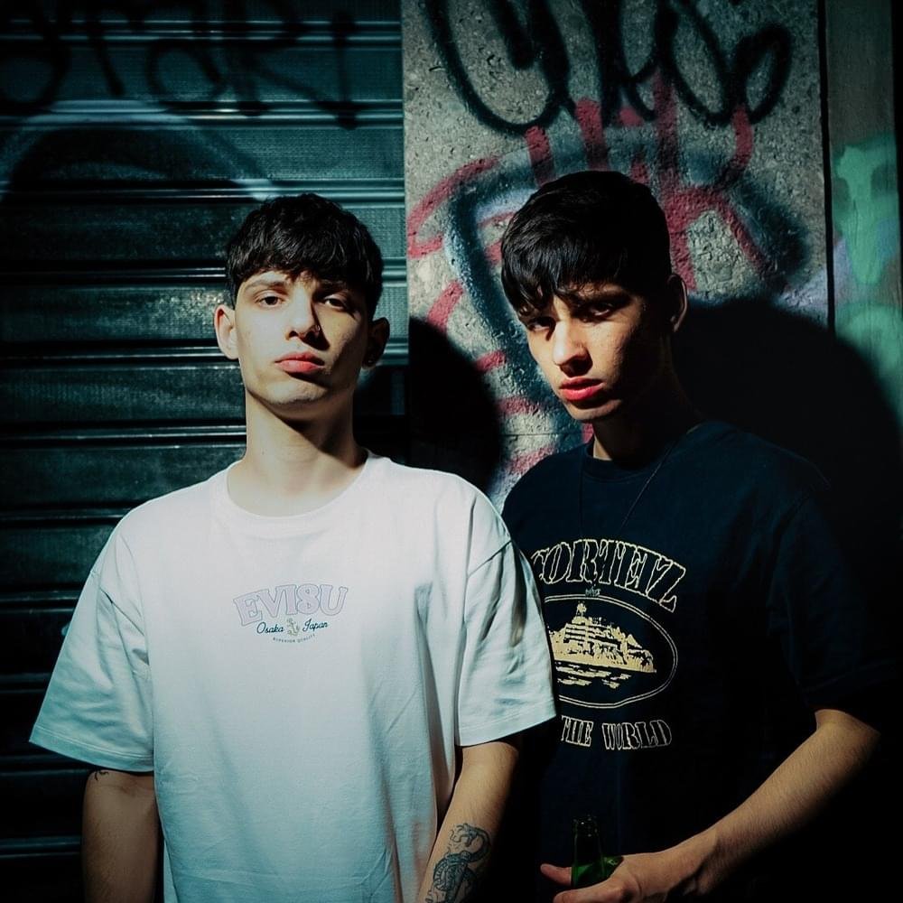 Foto di 2Rari, artista con ruolo nel rap italiano