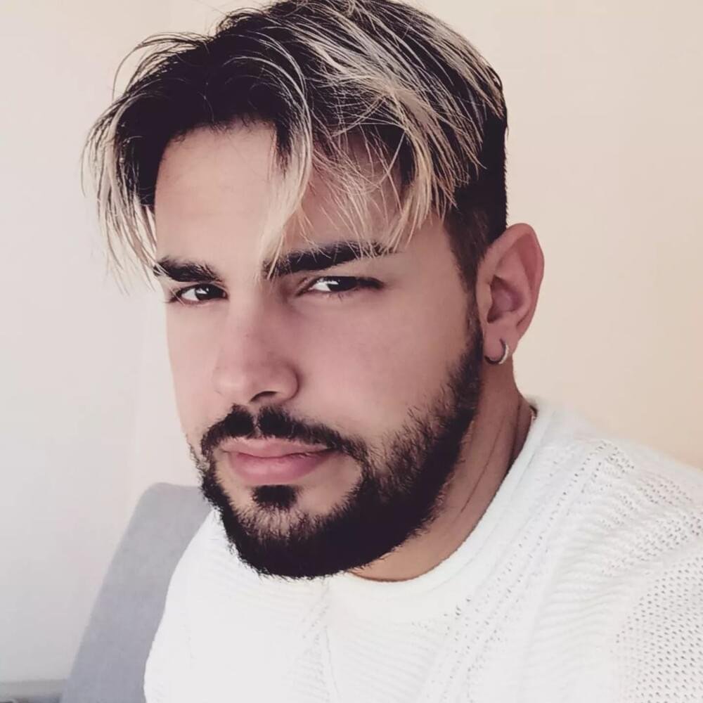 Foto di Alessandro Cosentino, artista con ruolo nel rap italiano