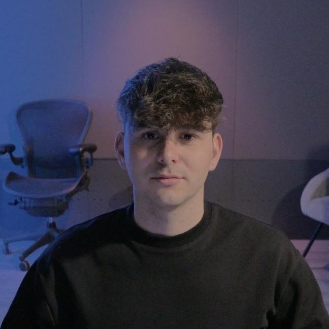 Foto di Alessandro Tsamis, artista con ruolo nel rap italiano