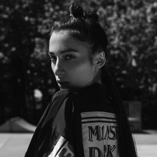 Foto di Alina Brag, artista con ruolo nel rap italiano
