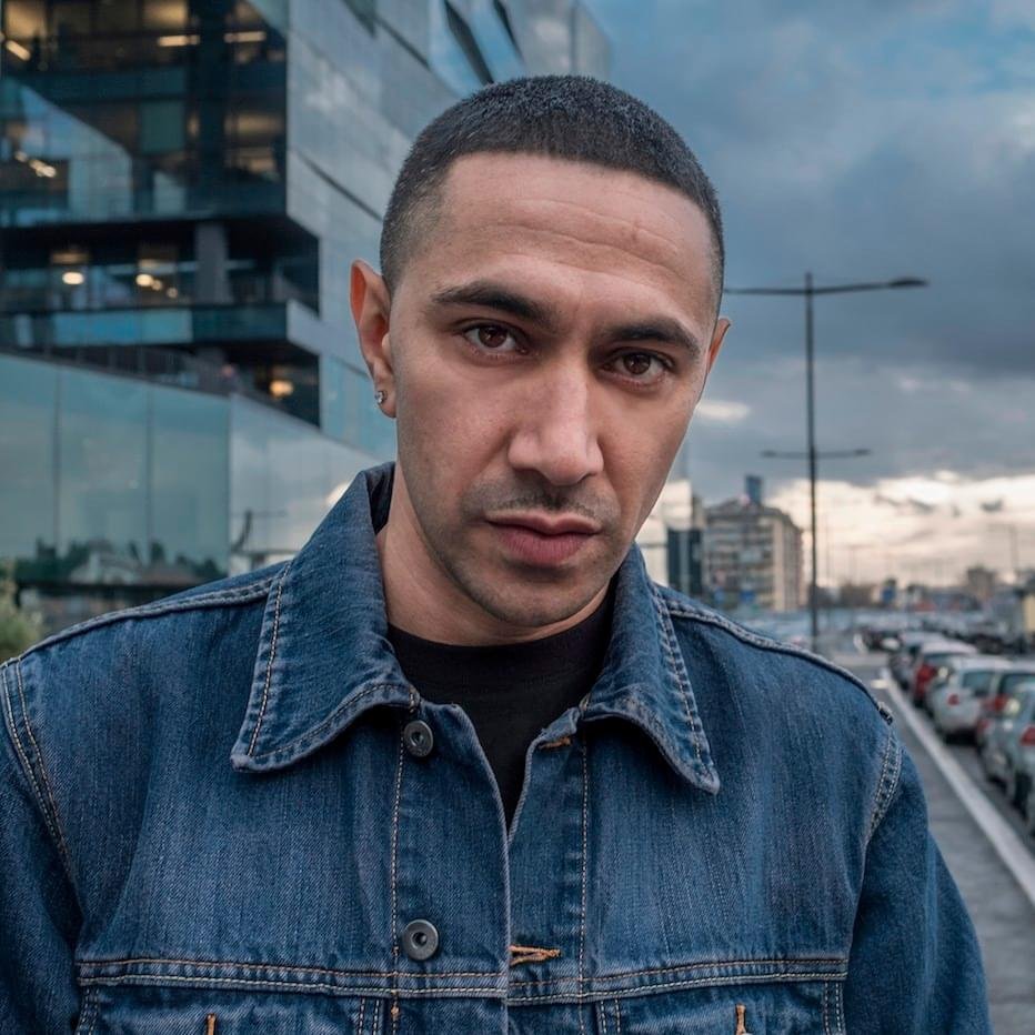 Foto di Amir Issaa, artista con ruolo nel rap italiano