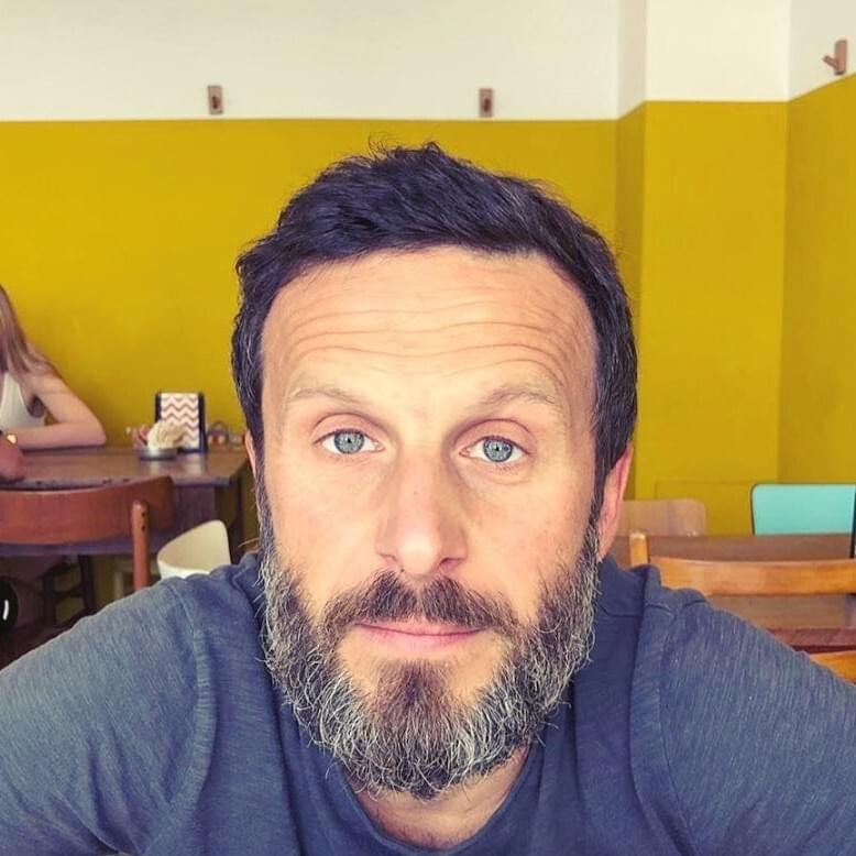 Foto di Antonio “Cooper” Cupertino, artista con ruolo nel rap italiano