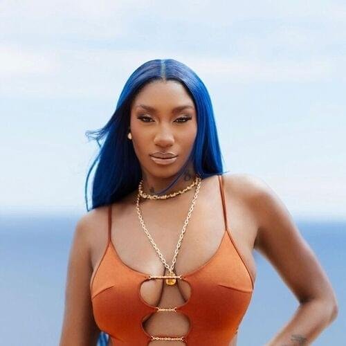 Foto di Aya Nakamura, artista con ruolo nel rap italiano