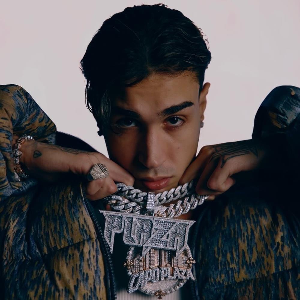 Foto di Capo Plaza, artista con ruolo nel rap italiano