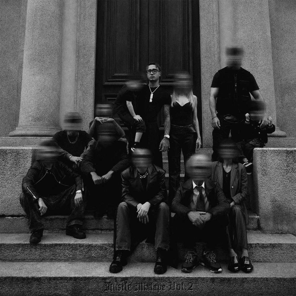 Cover dell'album 'Hustle Mixtape Vol. 2' di Capo Plaza in cui è contenuta 'Cup + Ghiaccio'