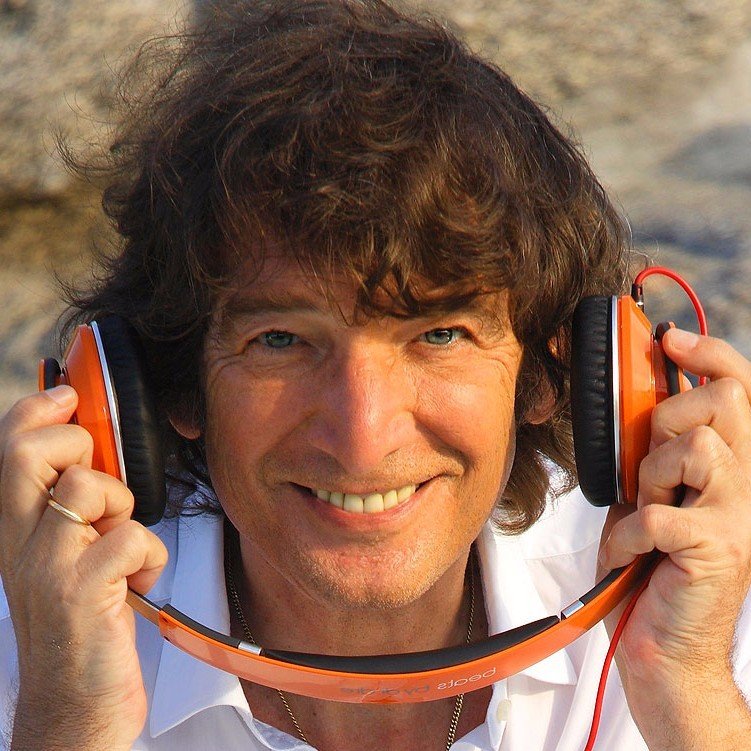 Foto di Claudio Cecchetto, artista con ruolo nel rap italiano