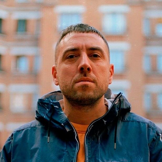 Foto di Coez, artista con ruolo nel rap italiano