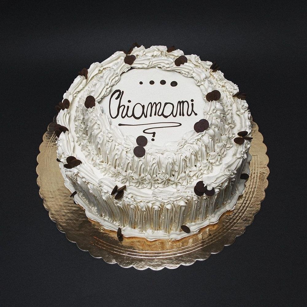 Cover della canzone 'Chiamami' di Coma_Cose