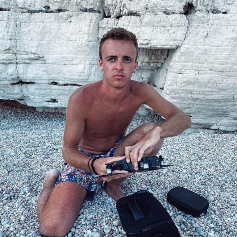 Foto di Davide De Meo, artista con ruolo nel rap italiano