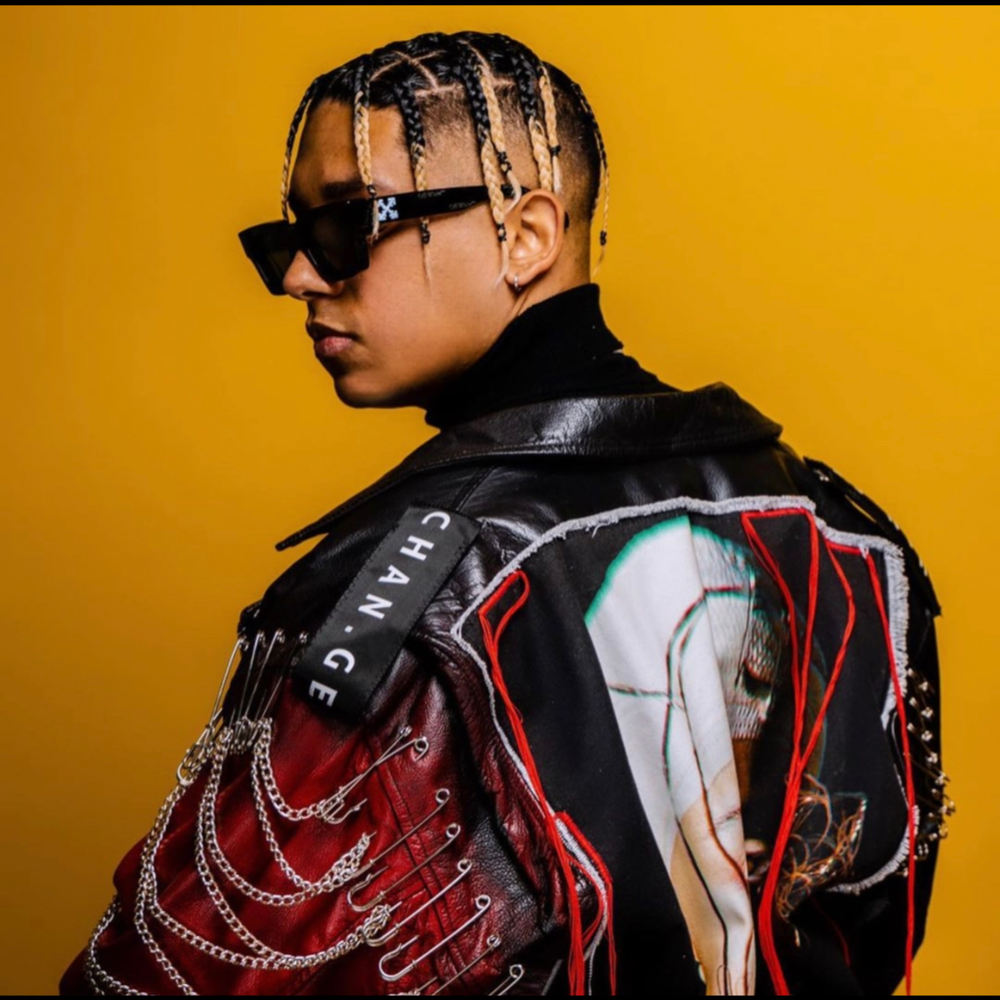 Foto di Dímelo Ninow, artista con ruolo nel rap italiano