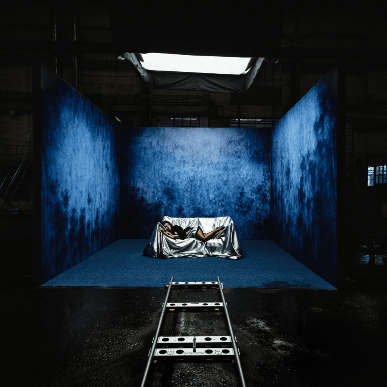 Cover della canzone 'BRUTTA STORIA' di Emma