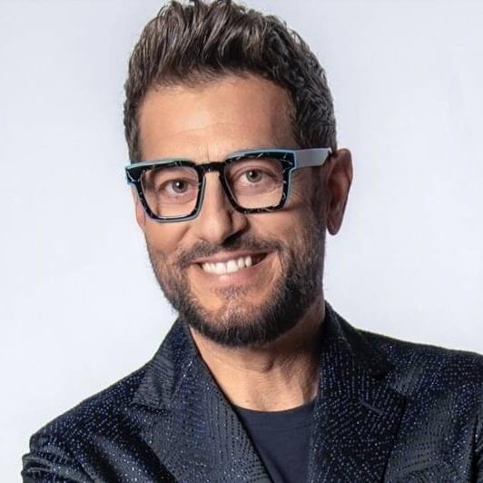 Foto di Enrico Papi, artista con ruolo nel rap italiano