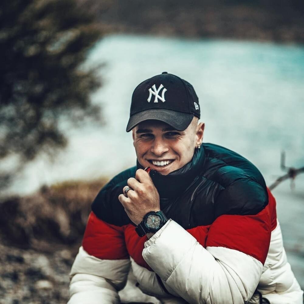 Foto di Fabio Gjoka, artista con ruolo nel rap italiano