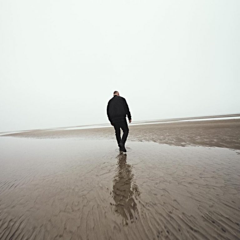 Cover dell'album 'Caos' di Fabri Fibra