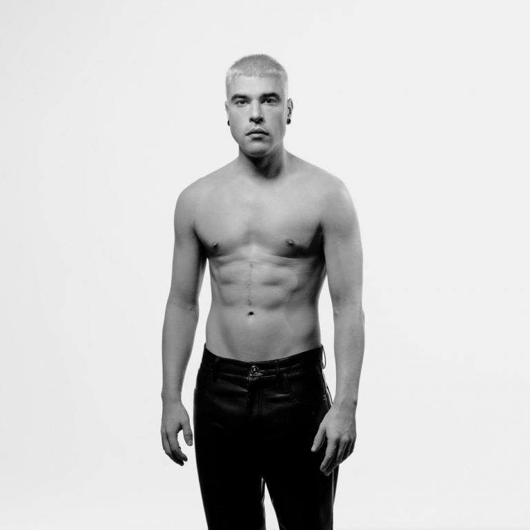 Cover della canzone 'CRISI DI STATO' di Fedez