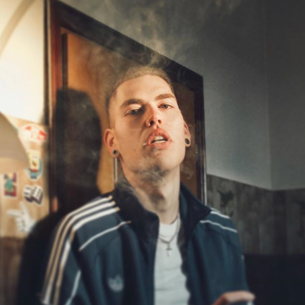 Foto di Francesco Cosenza, artista con ruolo nel rap italiano