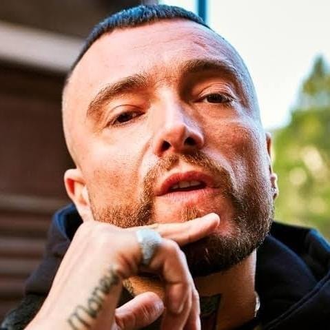 Foto di Guè, artista con ruolo nel rap italiano