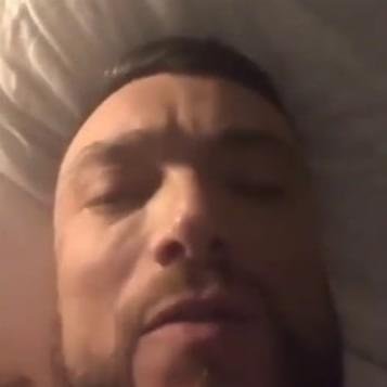 Cover della canzone 'Guè Pequeno imparanoiato per il vento in maniera insensata' di Guè