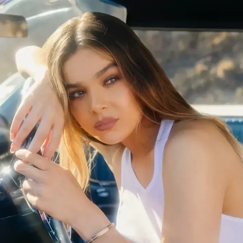 Foto di Hailee Steinfeld, artista con ruolo nel rap italiano