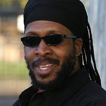 Foto di Ini Kamoze, artista con ruolo nel rap italiano