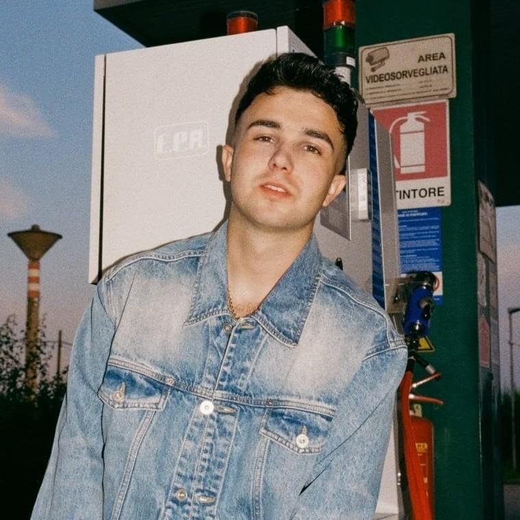 Foto di Juli, artista con ruolo nel rap italiano