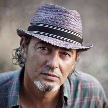Foto di Luca Carboni, artista con ruolo nel rap italiano
