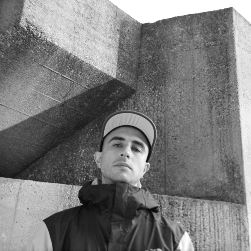 Foto di Luca “Manny” Mani, artista con ruolo nel rap italiano