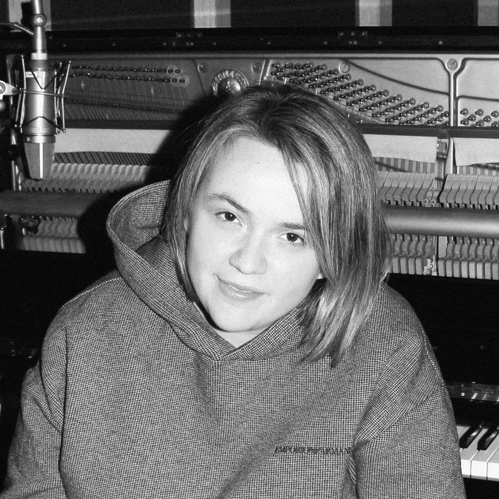 Foto di Lucrezia Savino, artista con ruolo nel rap italiano