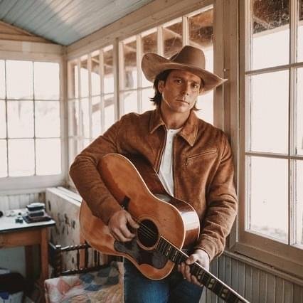 Foto di Lukas Nelson, artista con ruolo nel rap italiano