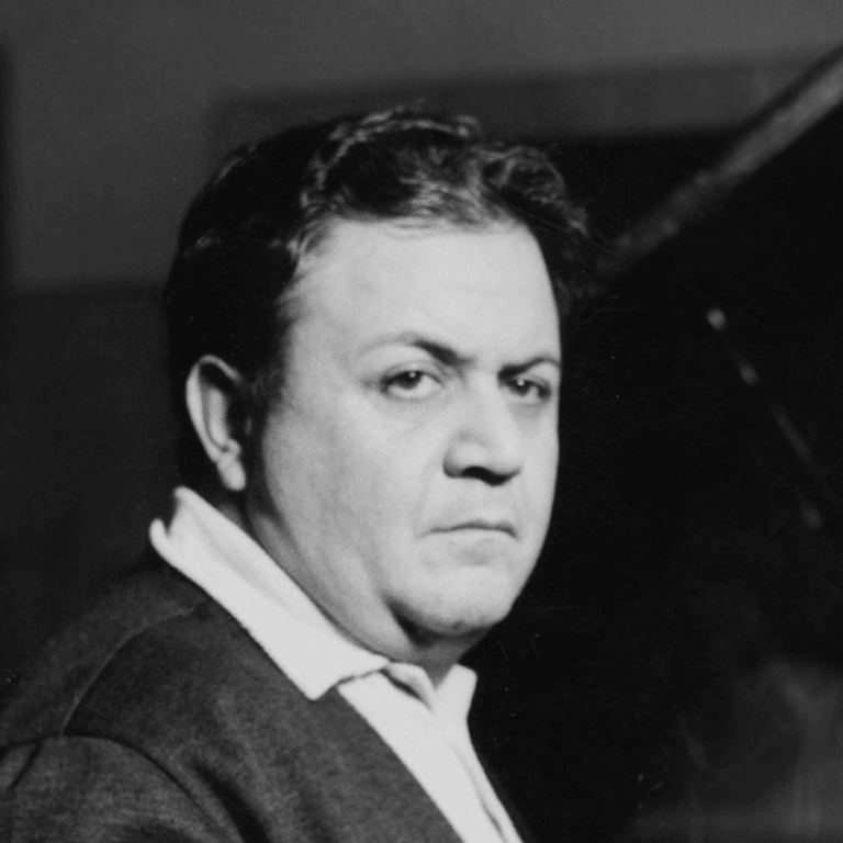 Foto di Manos Hadjidakis, artista con ruolo nel rap italiano