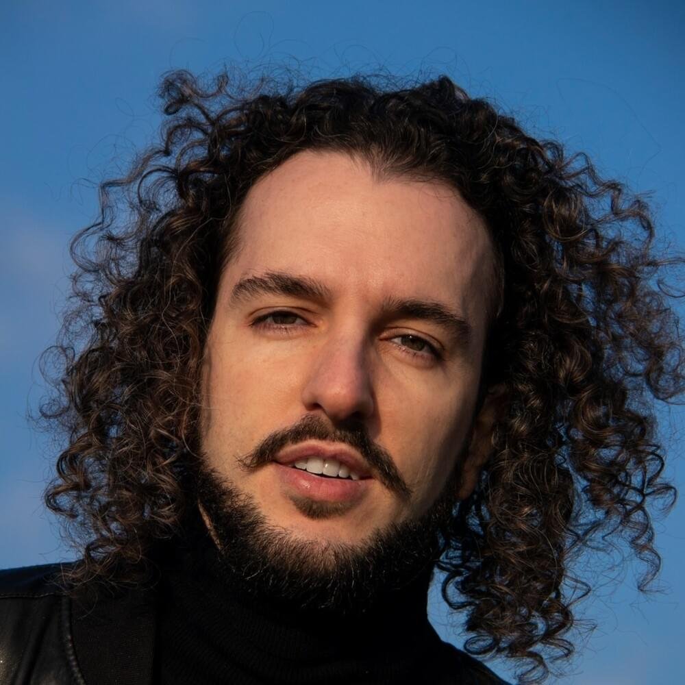 Foto di Marco Parisi, artista con ruolo nel rap italiano