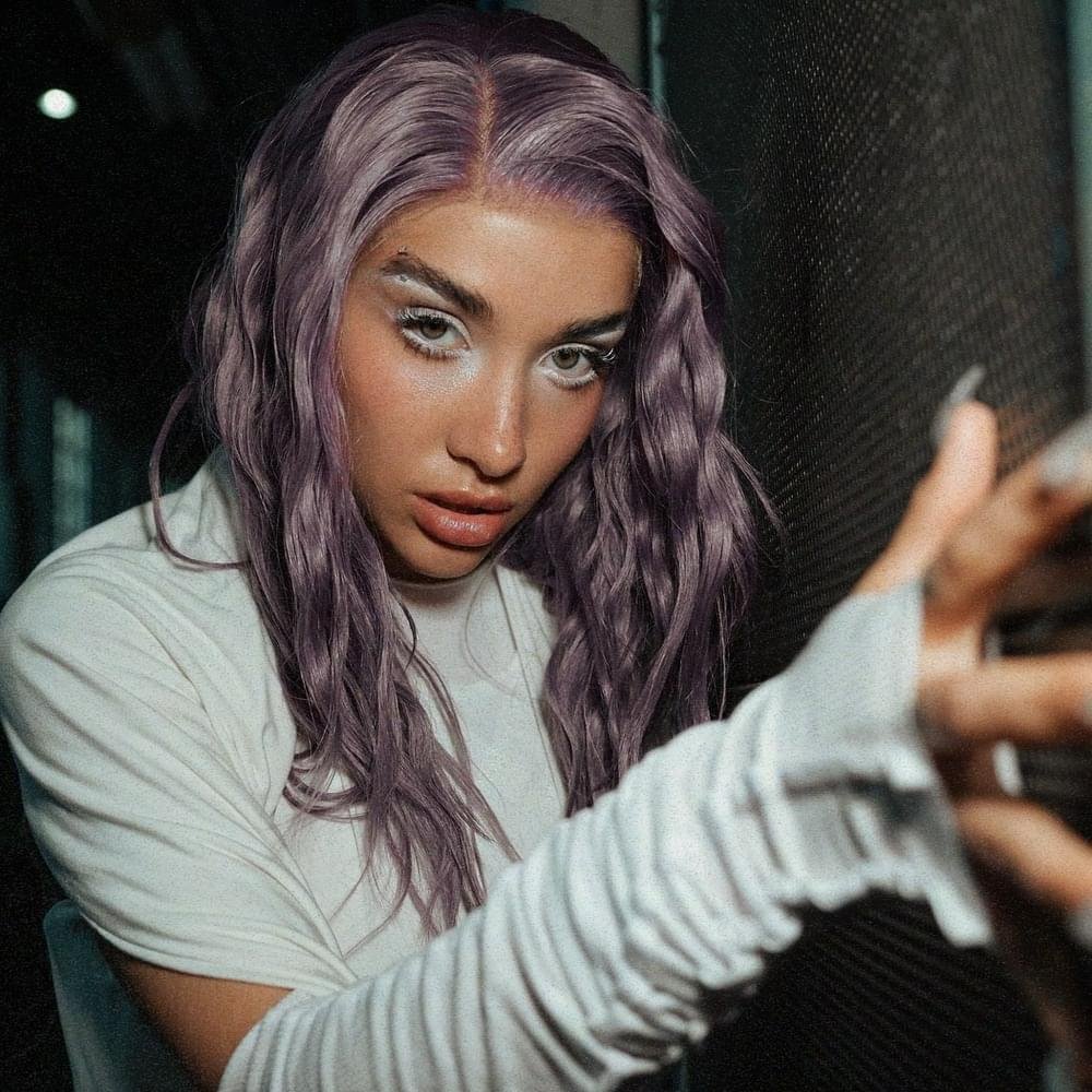 Foto di Maria Becerra, artista con ruolo nel rap italiano