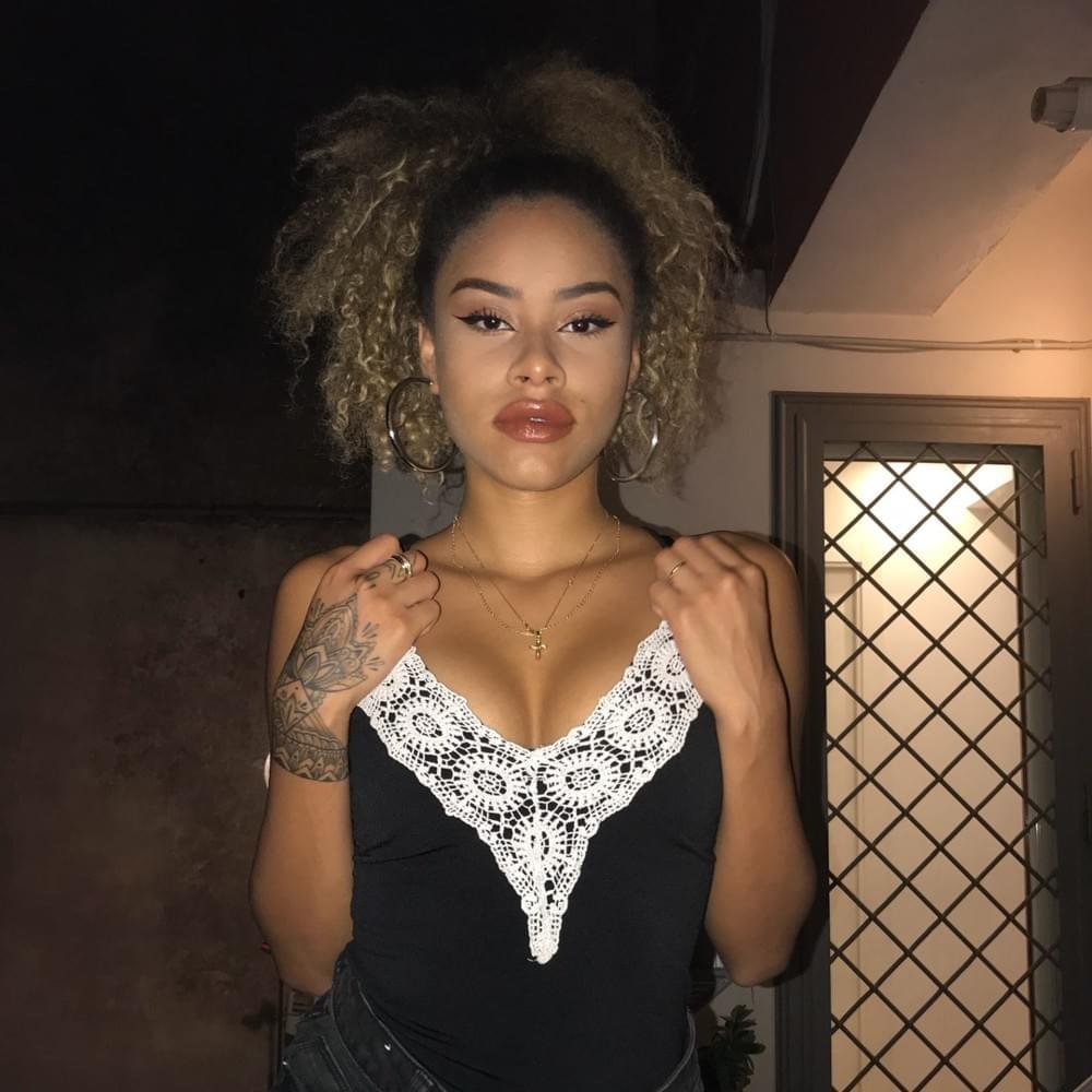 Foto di Mary Valencia, artista con ruolo nel rap italiano