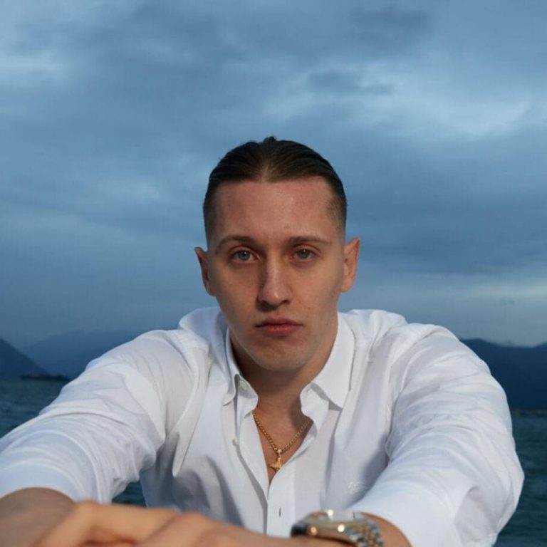 Foto di Massimo Pericolo, artista con ruolo nel rap italiano