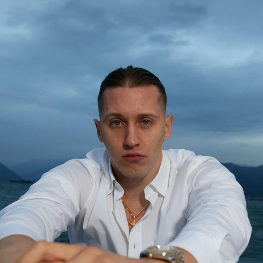 Foto di Massimo Pericolo, artista con ruolo nel rap italiano