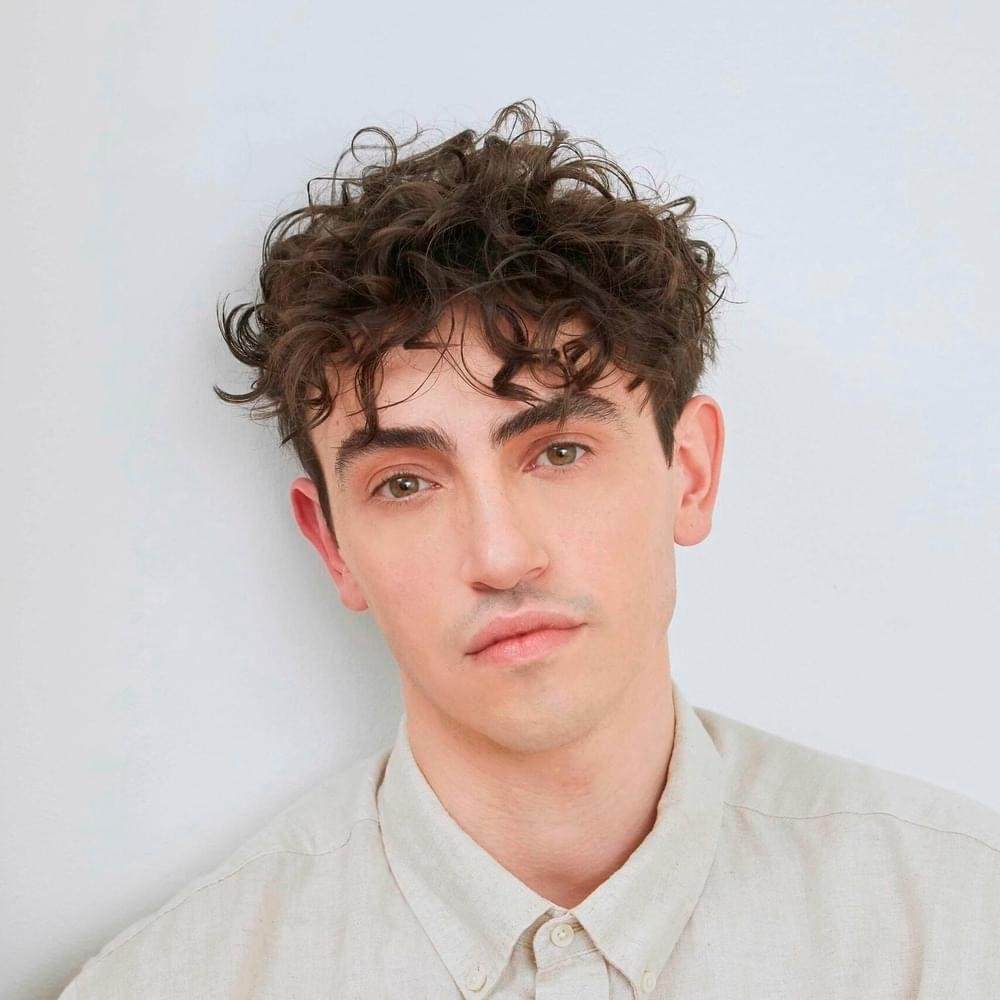 Foto di Michele Bravi, artista con ruolo nel rap italiano