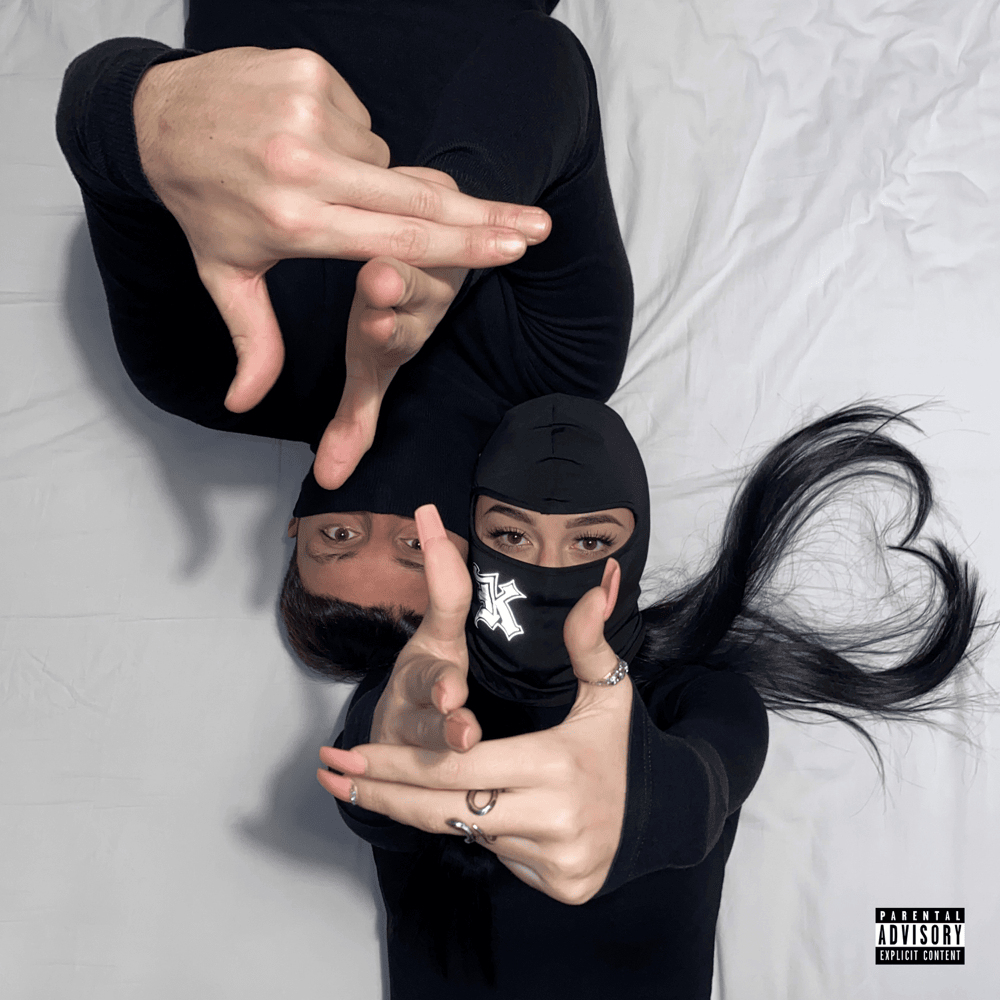 Cover della canzone 'Tutta Mia' di Nerissima Serpe