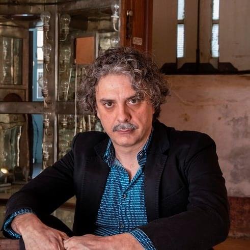 Foto di Nicola Manzan, artista con ruolo nel rap italiano