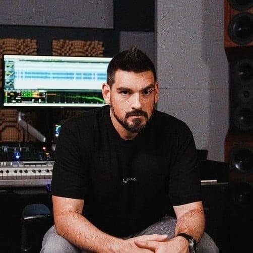 Foto di Nicolas de Porcel, artista con ruolo nel rap italiano