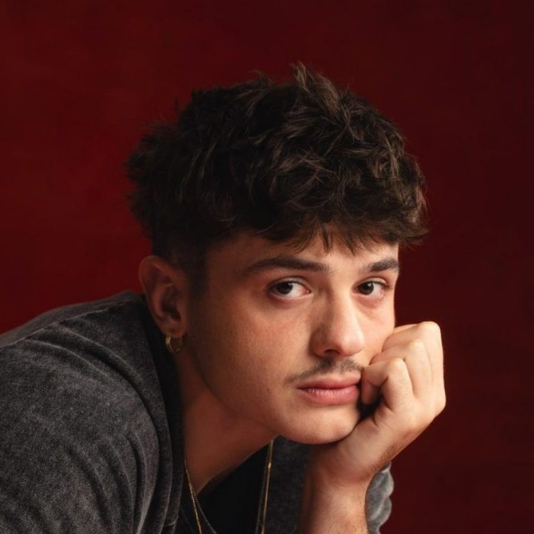 Foto di Olly, artista con ruolo nel rap italiano