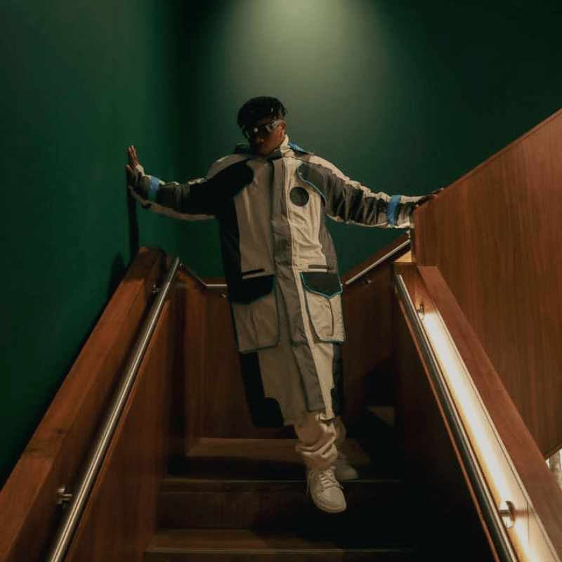 Foto di Oxlade, artista con ruolo nel rap italiano