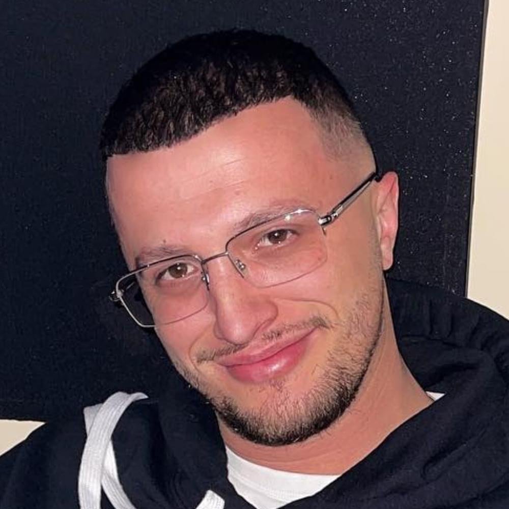Foto di Pllumb, artista con ruolo nel rap italiano