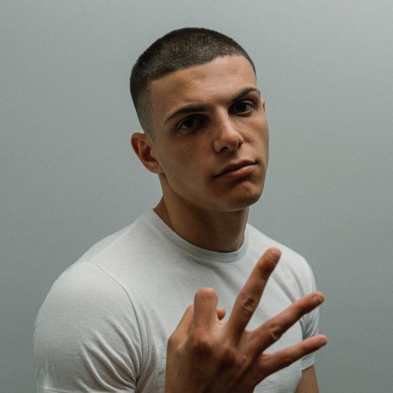 Foto di Rhove, artista con ruolo nel rap italiano