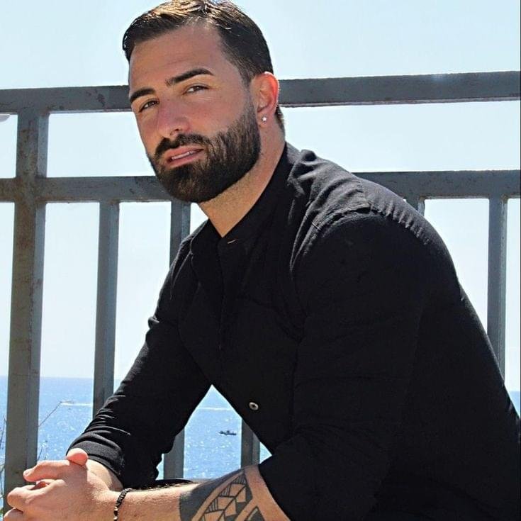 Foto di Rosario Miraggio, artista con ruolo nel rap italiano